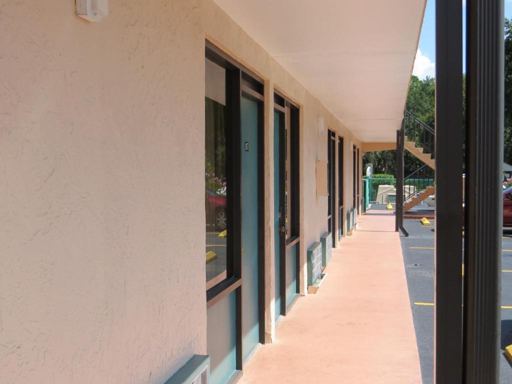 Motel Enterprise *